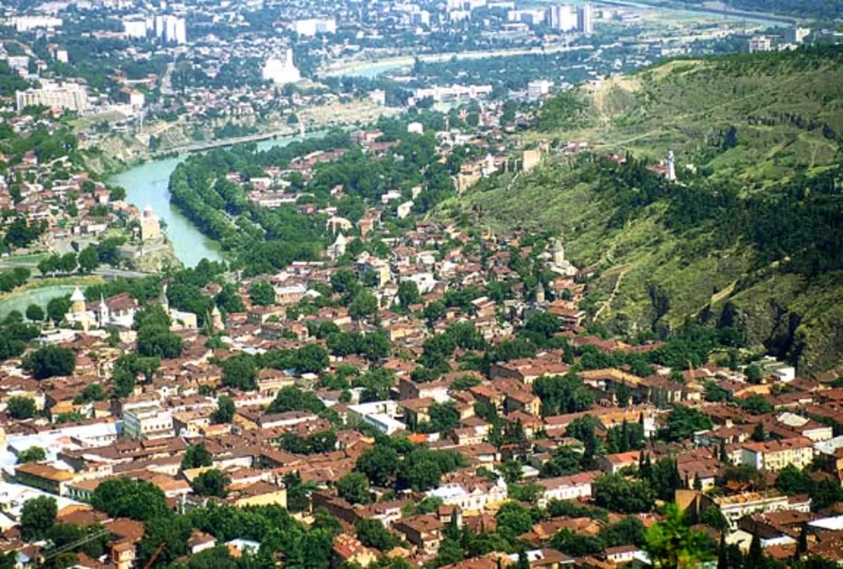 Крыши старого города Тбилиси